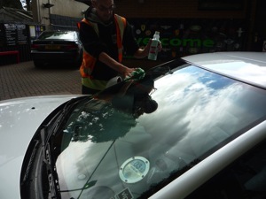 glass polish valet